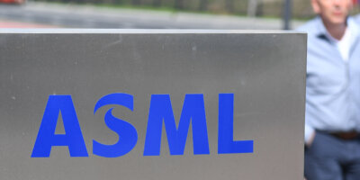 ASML canceled China machine shipments at the US request before the chip equipment export ban was enacted. (Photo by EMMANUEL DUNAND/AFP).