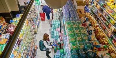 AI-enabled cameras can track and monitor the store racks and shelves to ensure products are always in stock. Source: Shutterstock